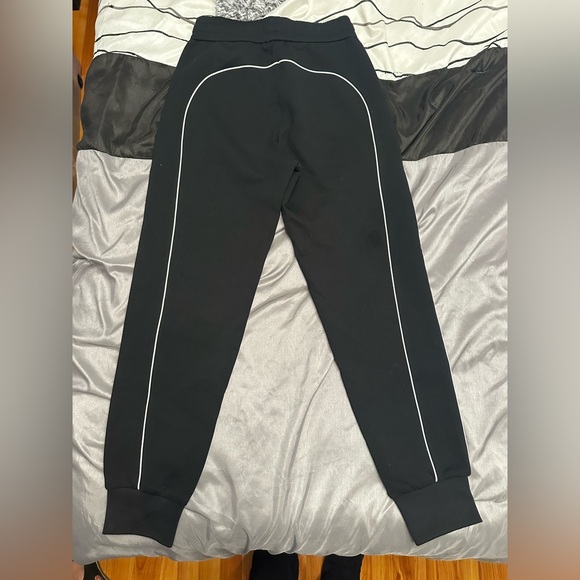 BNWOT Women’s Moose Knuckles Sweatpants XS - Picture 4 of 6